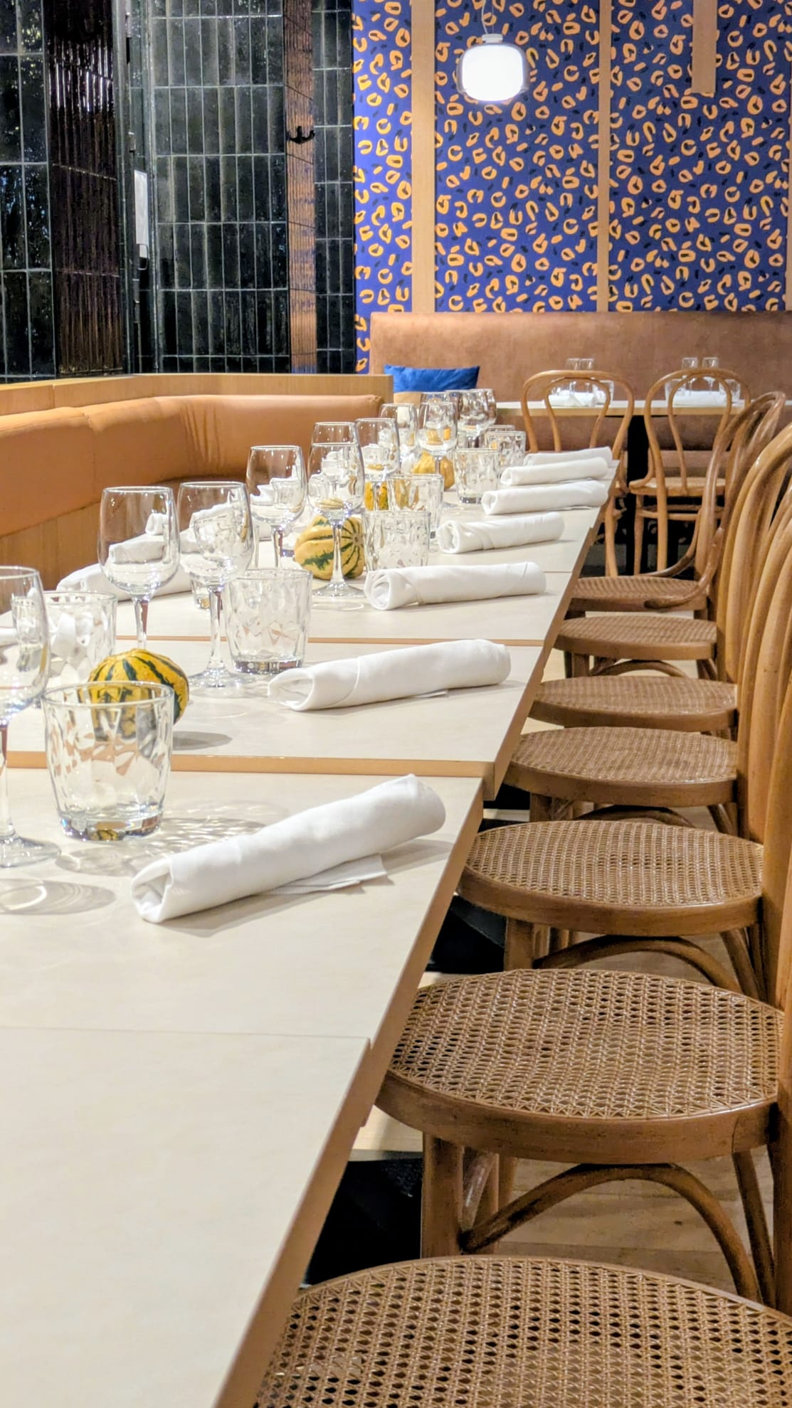 la table de 12 personne pour un repas de groupe au Majorelle {{brizy_dc_image_alt imageSrc=